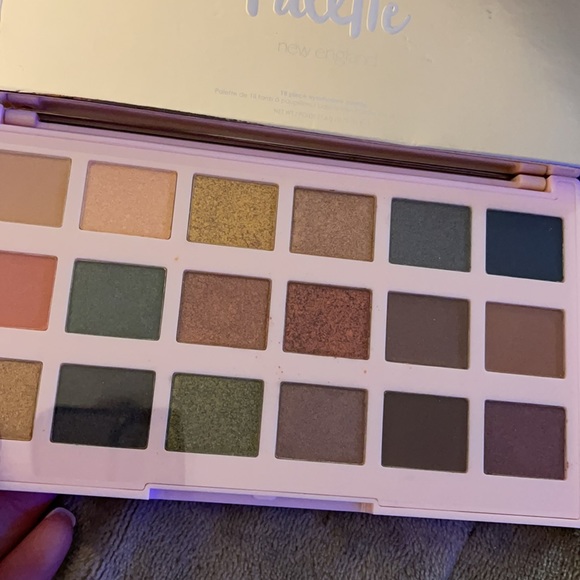 CIATE LONDON EYESHADOW PALETTE - Picture 2 of 2